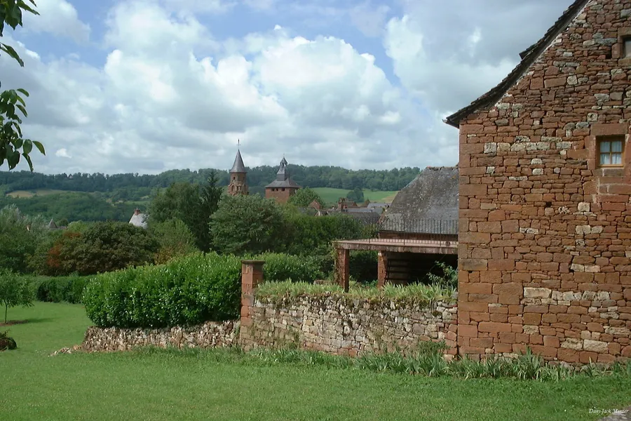 Église Saint-Pierre de Collonges-la-Rouge