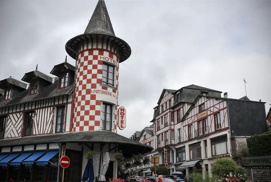 Église Sainte-Madeleine de Bagnoles-de-l'Orne