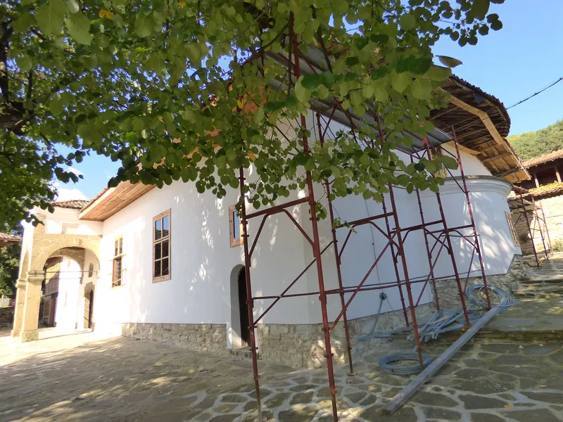  Църква „Свети Никола“ (St. Nicholas Church)
