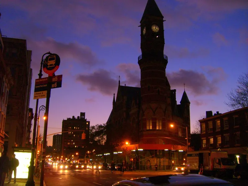 6th Avenue District