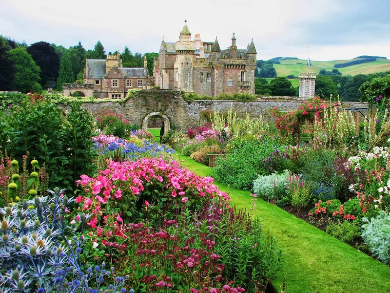 Abbotsford House (nearby)