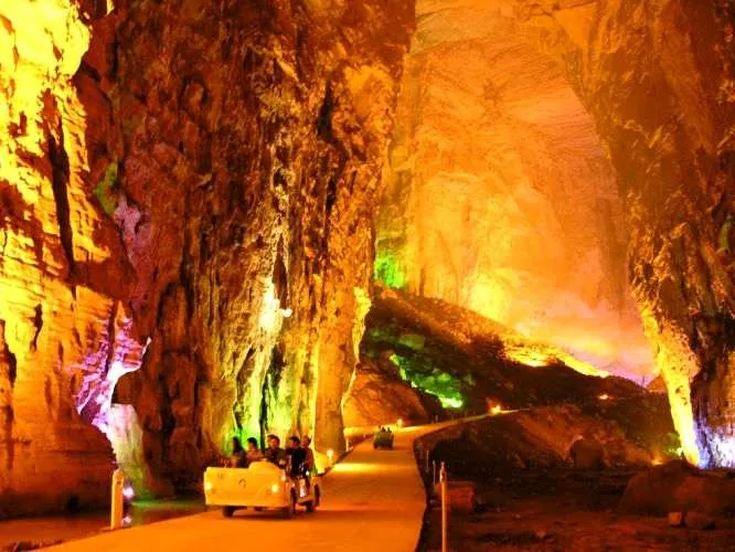 Assembling Dragon Cave (聚龙潭)