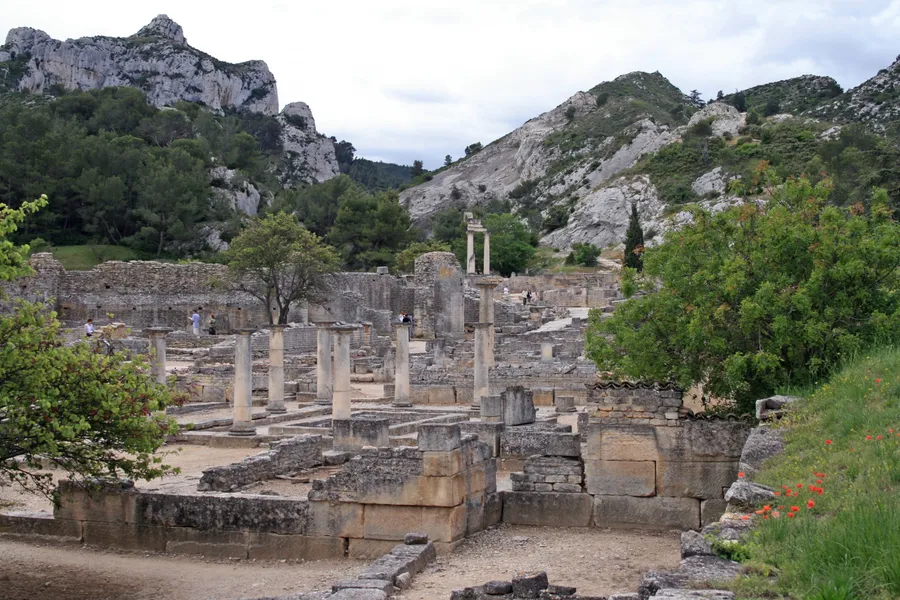 Atelier des Lumières (nearby in Les Baux-de-Provence)