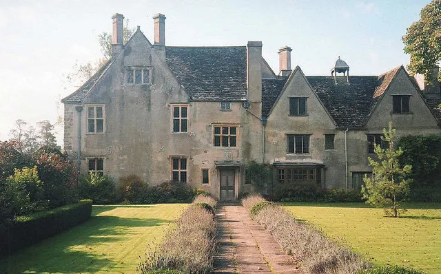Avebury Manor