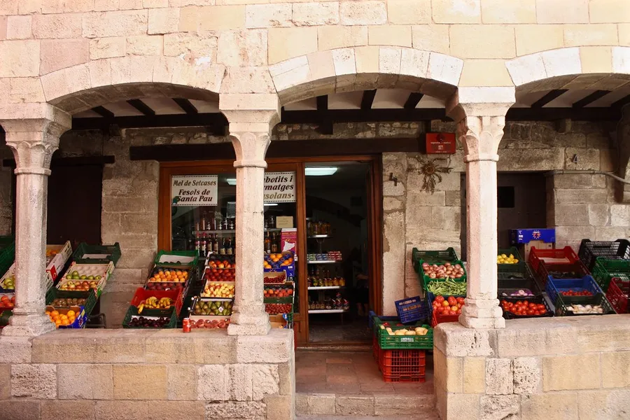 Besalu Market