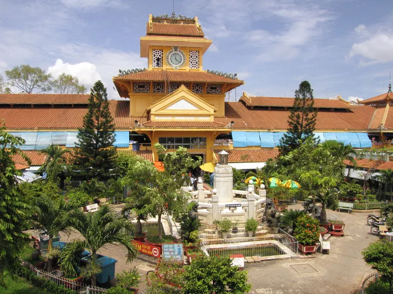 Binh Tay Market