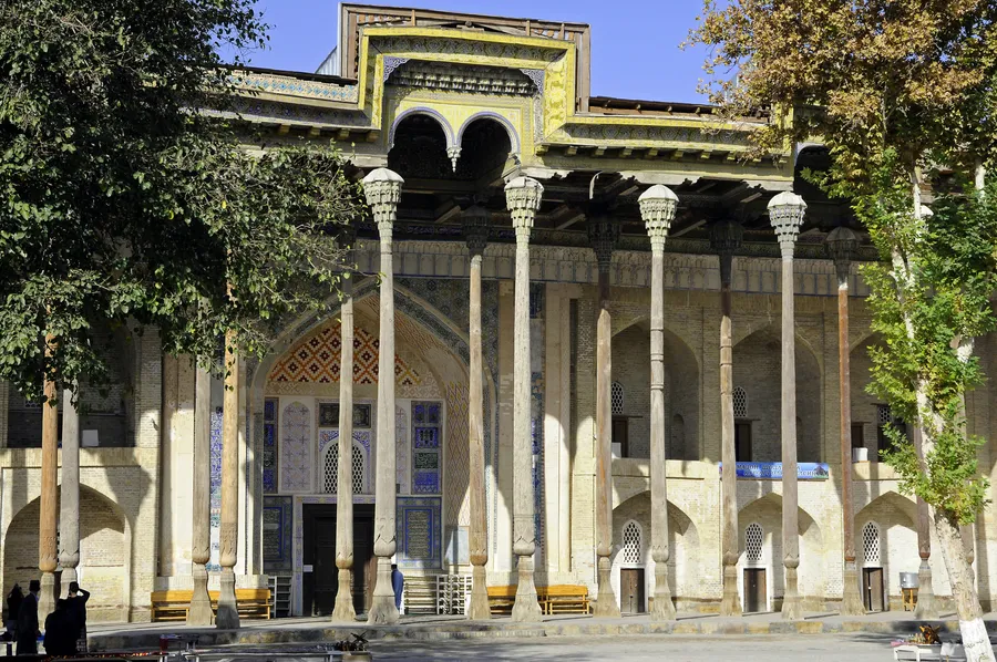 Bolo Hauz Mosque