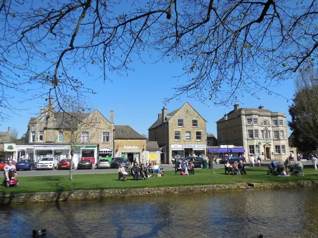 Bourton on the Water High Street