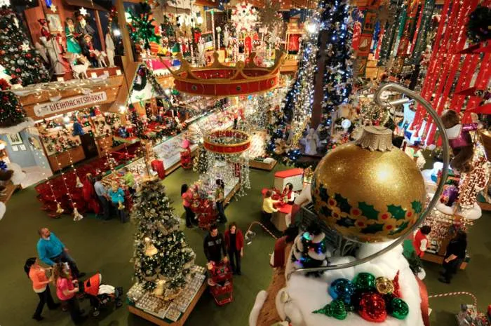 Bronner's CHRISTmas Wonderland
