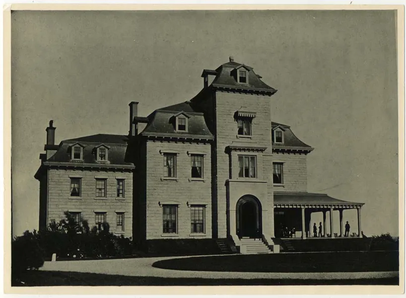 Chateau-sur-Mer