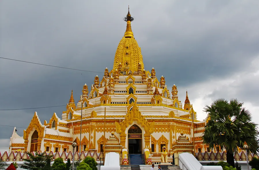 Chaukhtatgyi Buddha Temple