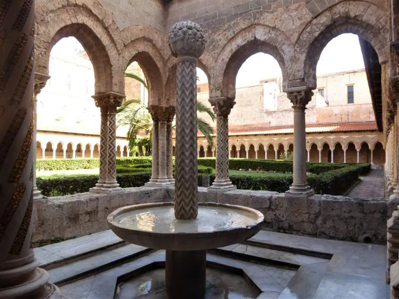 Chiostro dei Benedettini