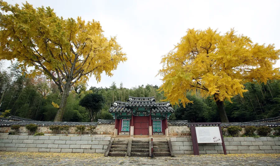 Chungnyeolsa Shrine