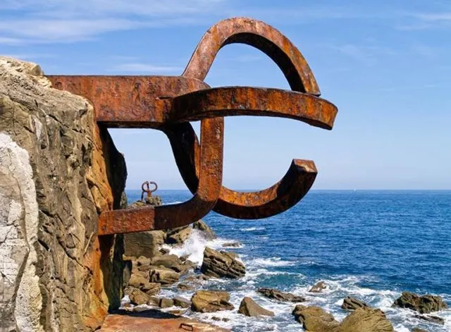 Comb of the Wind (Peine del Viento)
