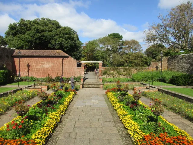 Connaught Gardens