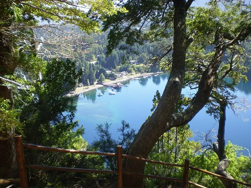 Correntoso Lake