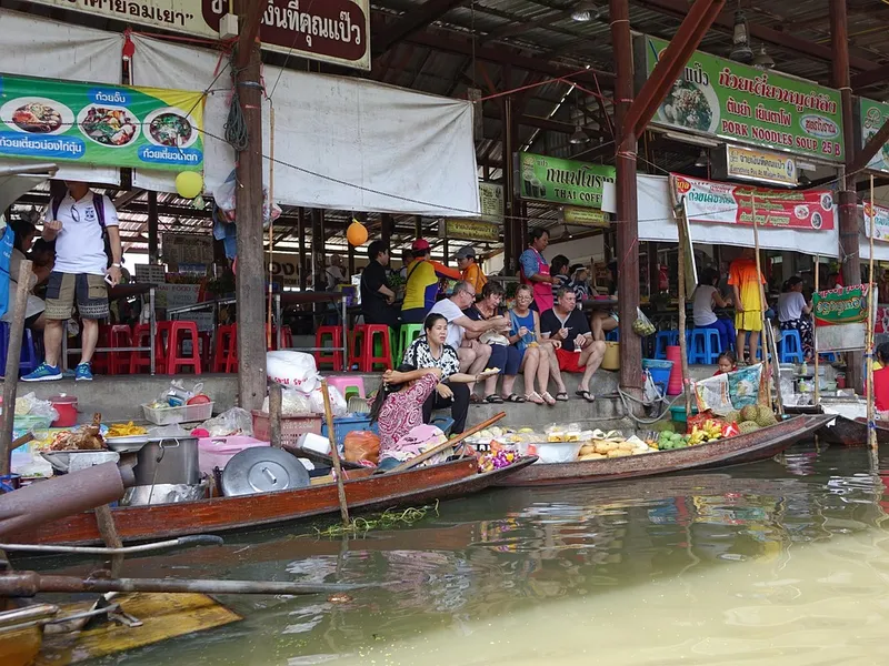 Damnoen Saduak Floating Market
