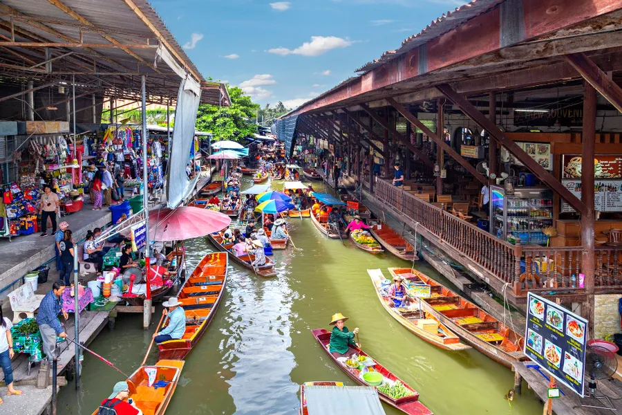 Damnoen Saduak Floating Market
