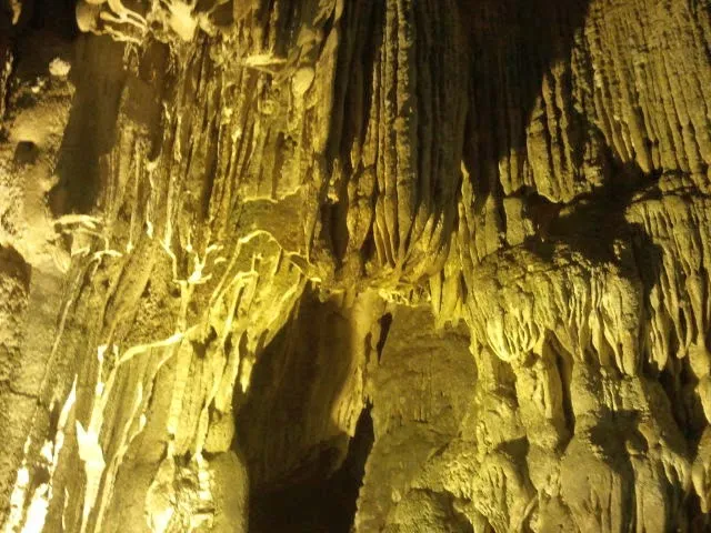 Dau Go Cave (Wooden Head Cave)