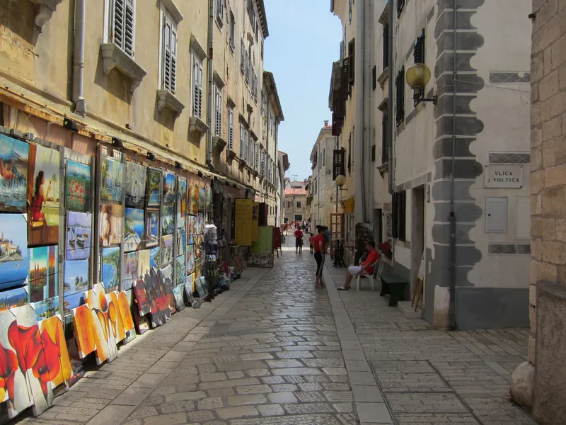 Decumanus Street