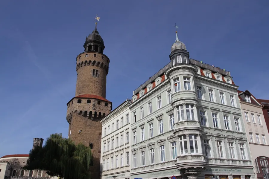 Dicker Turm