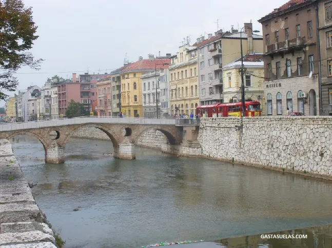 Discover the city of Sarajevo with a guided walking tour