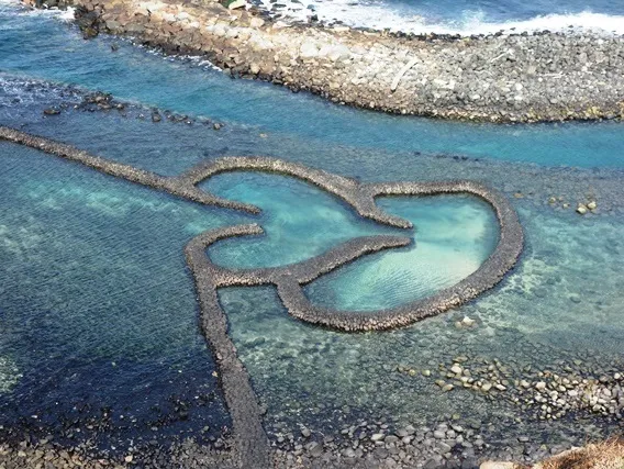 Double-Heart Stone Weir