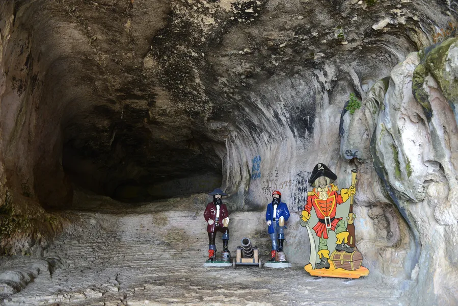 Dragon's Cave (Drakonjina špilja)