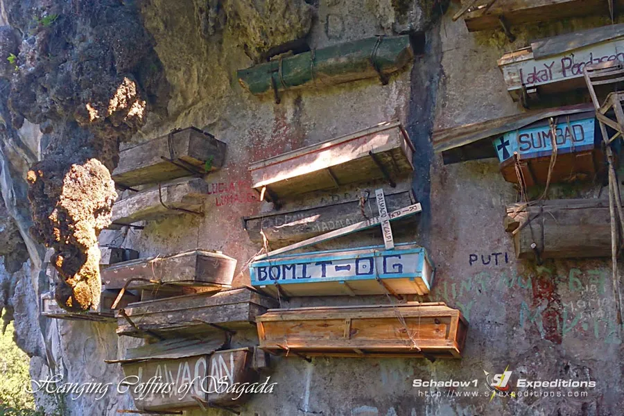 Echo Valley and Hanging Coffins