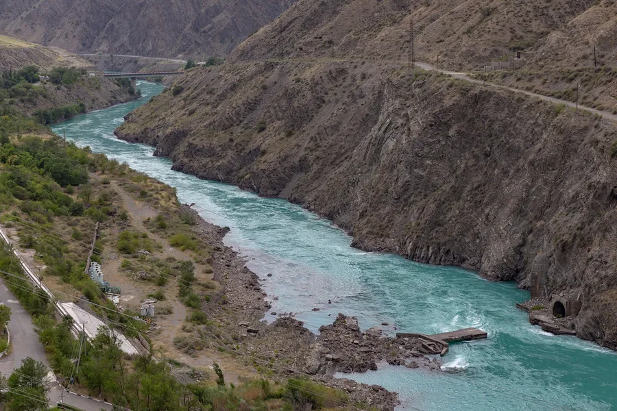 Eki-Naryn Gorge