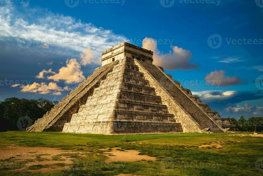 El Castillo (Temple of Kukulcan)