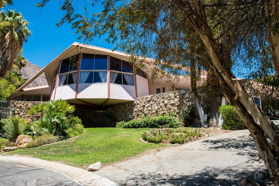 Elvis Honeymoon Hideaway