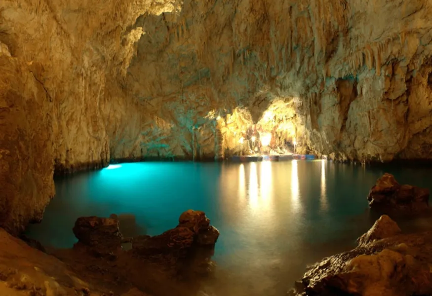 Emerald Grotto (Grotta dello Smeraldo)