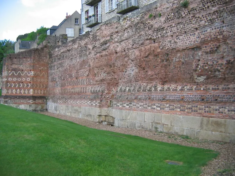 Enceinte Romaine (Roman Walls)