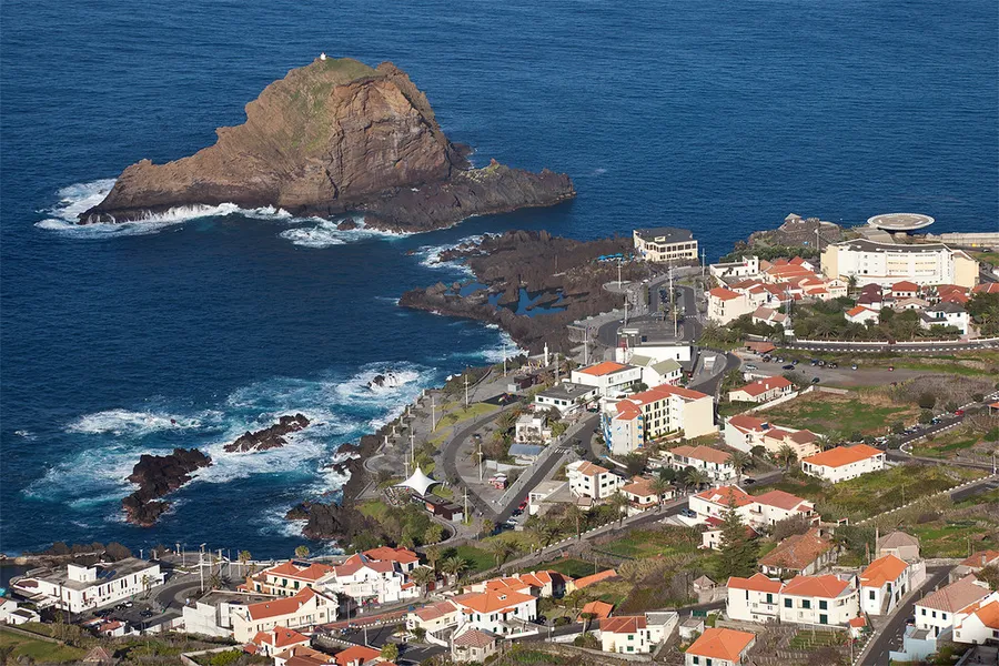 Faro de Porto Moniz