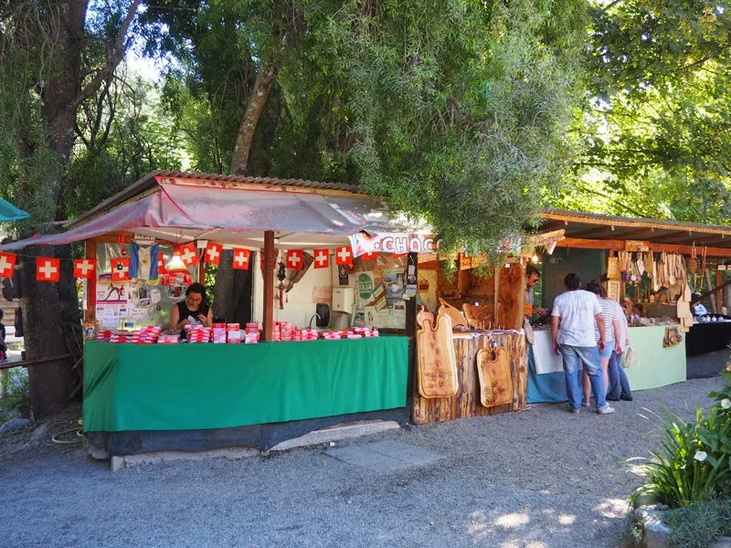 Feria Artesanal de Colonia Suiza