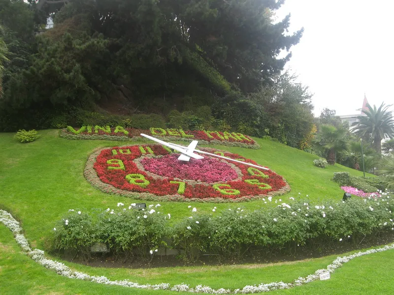Flower Clock (Reloj de Flores)