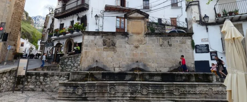 Fuente de las Cadenas