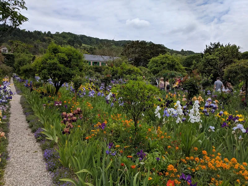 Giverny Village