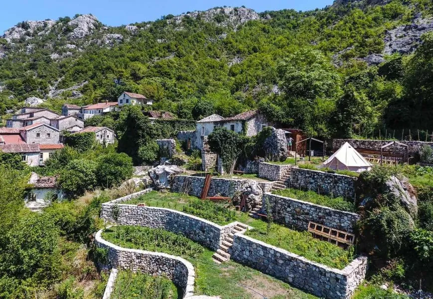Godinje Village