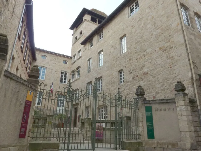 Hôtel de Ville (Town Hall)
