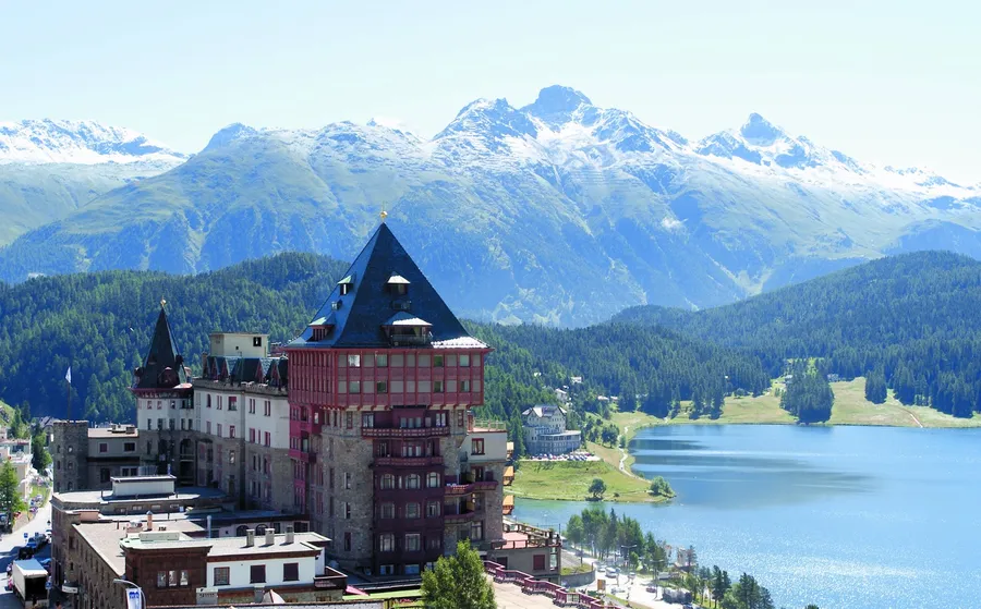 Heidi Hutte Salastrains