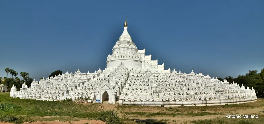 Hsinbyume Pagoda (Myatheindan Pagoda)