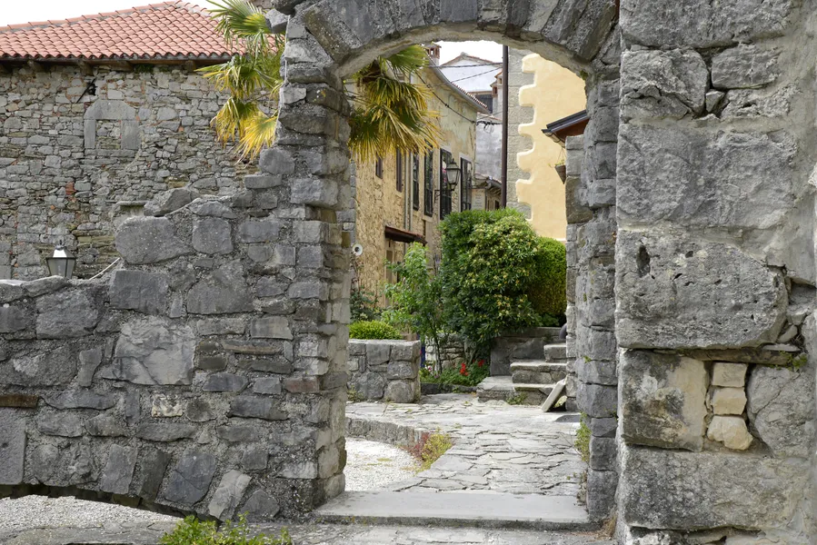 Hum City Walls