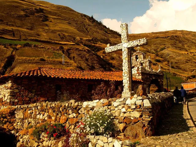 Iglesia de Piedra de Juan Félix Sánchez