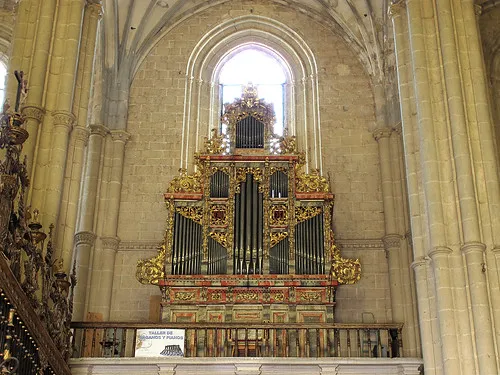 Iglesia de Santa María de Mediavilla