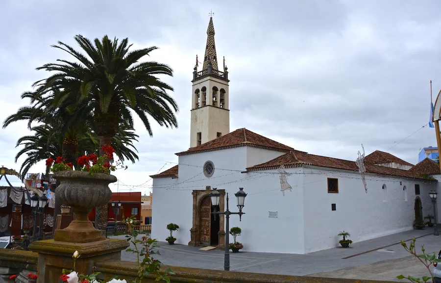 Iglesia de Santiago Apóstol de Castropol