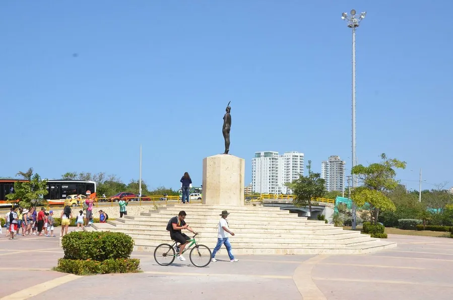 India Catalina Monument