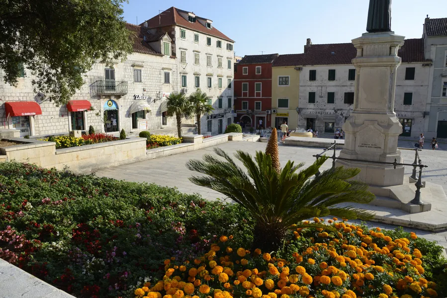 Kacic Square
