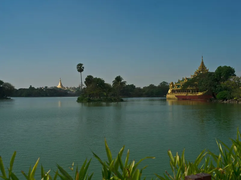 Kandawgyi Lake